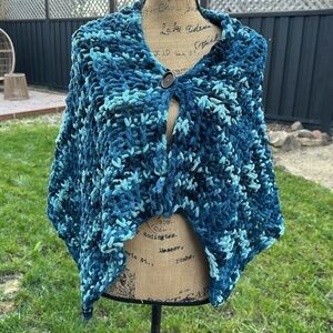 🩵💙🩵Hand, knit, acrylic, soft, fuzzy, poncho, teal tones blue cape